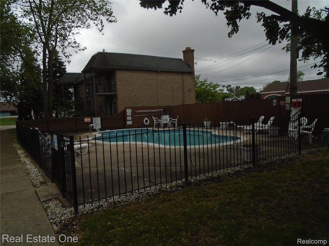 1727 E 14 Mile Rd Unit A, Birmingham, MI 48009 - community pool with a patio area