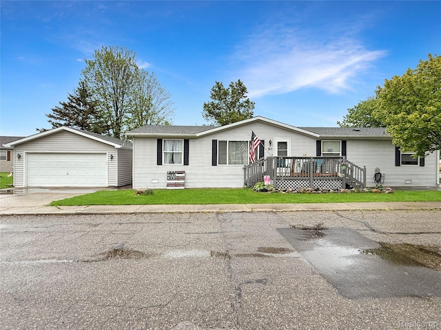 91 Sangam Pl, Swartz Creek, MI 48473 - view of front of property with a deck, a detached garage, and a front yard
