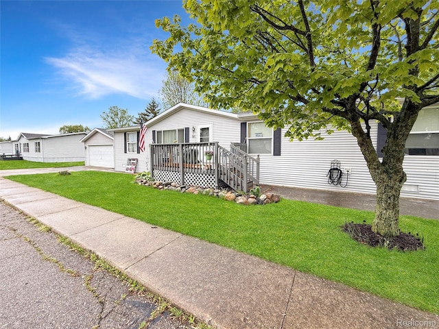 91 Sangam Pl, Swartz Creek, MI 48473 - view of front of home featuring a front yard, a garage, and driveway