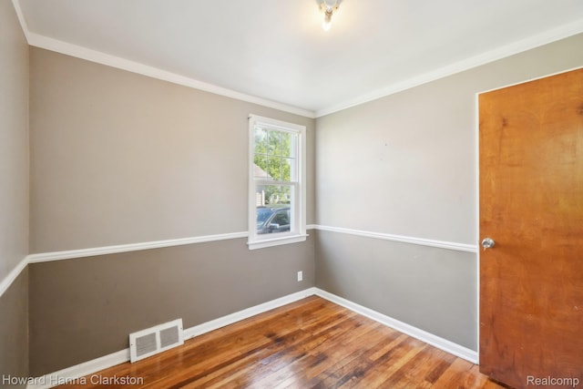 6008 Andersonville Rd, Waterford, MI 48329 - unfurnished room with crown molding, wood finished floors, and baseboards
