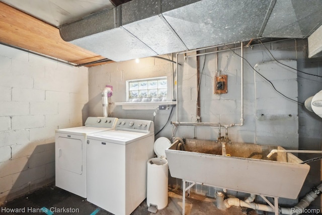 6008 Andersonville Rd, Waterford, MI 48329 - laundry room featuring washing machine and dryer