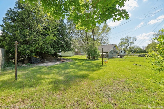 6008 Andersonville Rd, Waterford, MI 48329 - view of yard
