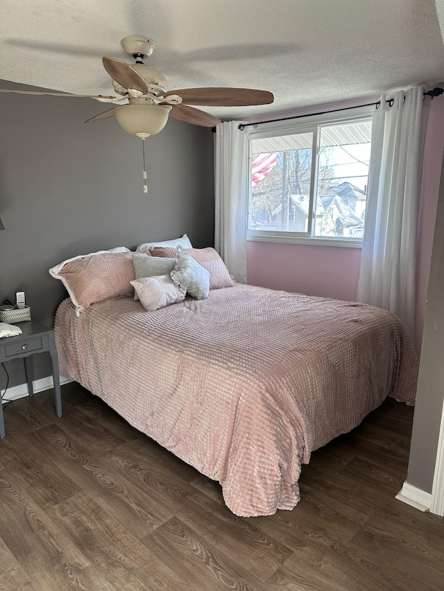 406 S Elm Ave, Jackson, MI 49203 - bedroom featuring wood finished floors, a textured ceiling, and ceiling fan