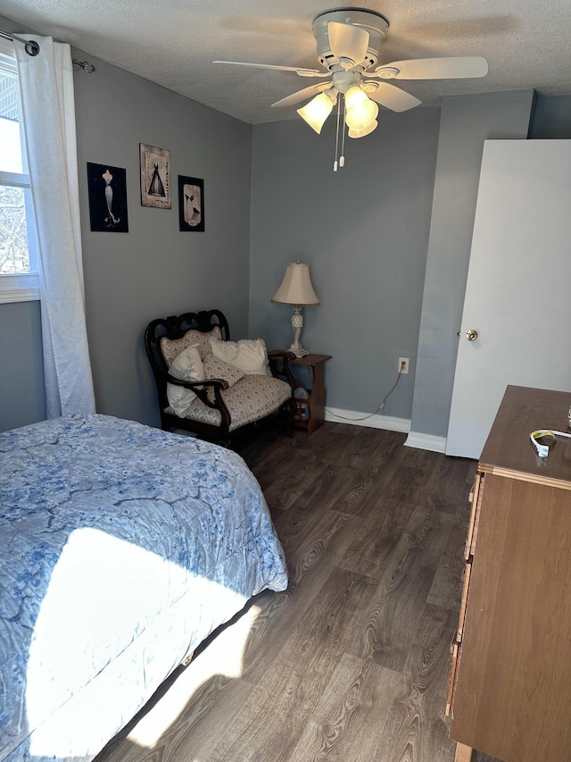 406 S Elm Ave, Jackson, MI 49203 - bedroom featuring dark wood finished floors, a ceiling fan, a textured ceiling, and baseboards