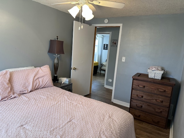 406 S Elm Ave, Jackson, MI 49203 - bedroom with wood finished floors, a textured ceiling, a ceiling fan, and baseboards