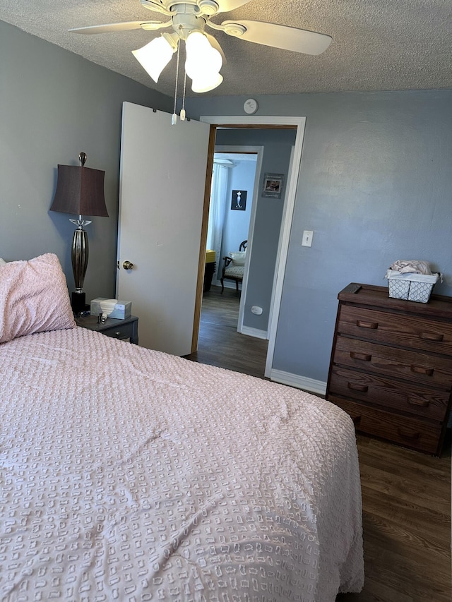 406 S Elm Ave, Jackson, MI 49203 - bedroom featuring wood finished floors, a textured ceiling, and a ceiling fan