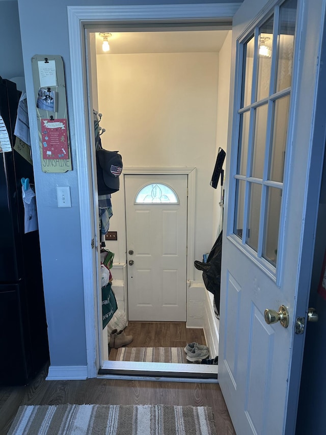 406 S Elm Ave, Jackson, MI 49203 - entryway with wood finished floors