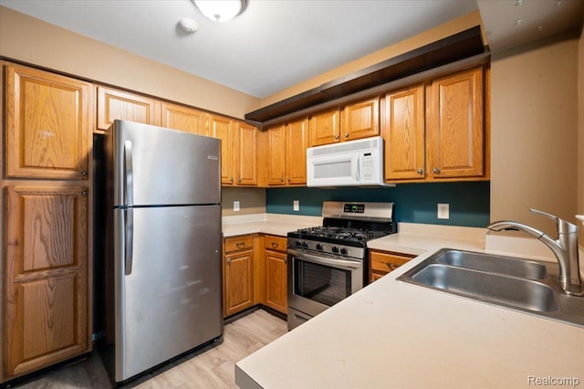 4632 Hunters Cir W, Canton, MI 48188 - kitchen with stainless steel appliances, a sink, light wood-style floors, and light countertops