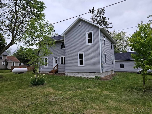 17045 Mill St, Hudson, MI 49247 - back of property featuring entry steps and a yard