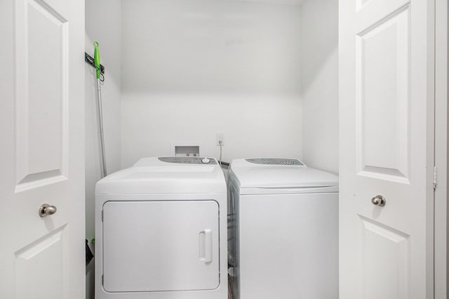 7131 Creekway Ct, Ypsilanti, MI 48197 - laundry room featuring washer and clothes dryer