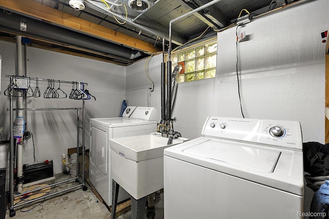 1942 E Troy St, Ferndale, MI 48220 - washroom featuring washing machine and dryer