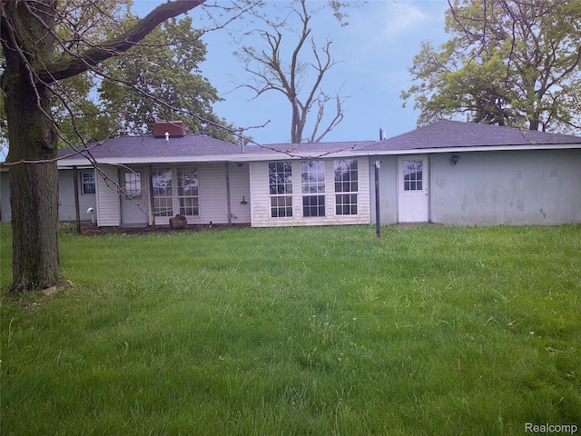 4755 E Washington Rd, Saginaw, MI 48601 - back of house with a yard