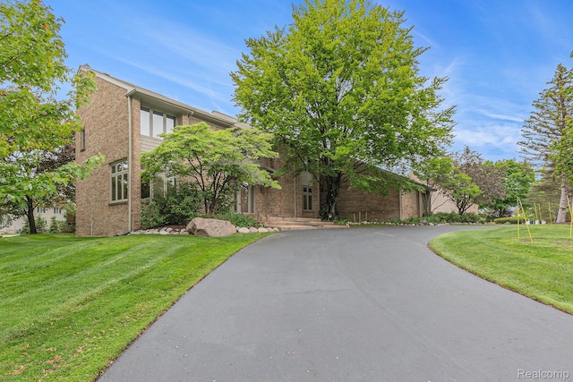3870 Glen Falls Dr, Bloomfield Hills, MI 48302 - view of front of home featuring a front yard, brick siding, and asphalt driveway