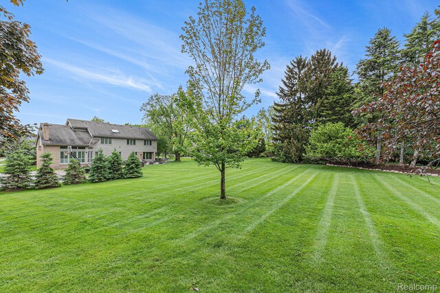 3870 Glen Falls Dr, Bloomfield Hills, MI 48302 - view of grassy yard