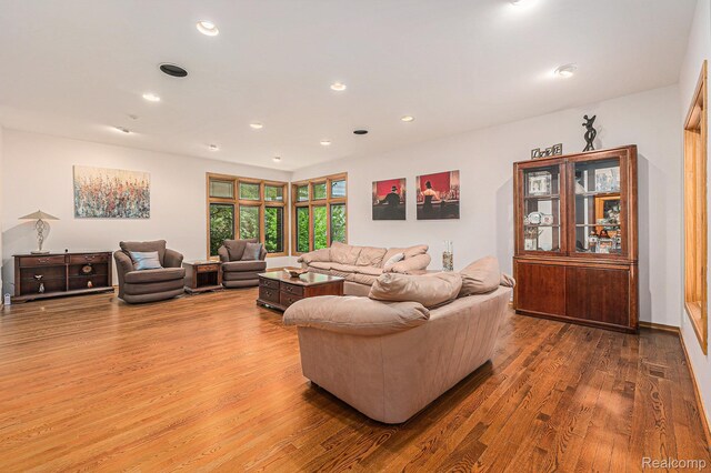 3870 Glen Falls Dr, Bloomfield Hills, MI 48302 - living room featuring wood finished floors and recessed lighting