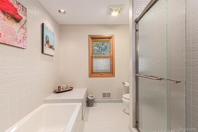 3870 Glen Falls Dr, Bloomfield Hills, MI 48302 - full bathroom featuring a shower stall, toilet, tile patterned flooring, a bath, and baseboards