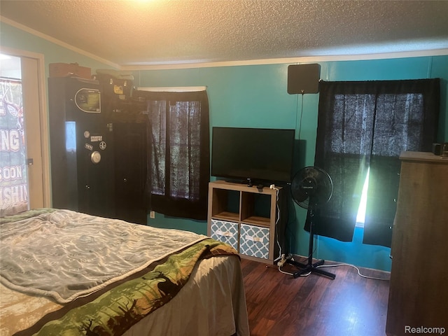 402 Katie Ln, Morrice, MI 48857 - bedroom featuring wood finished floors, crown molding, a textured ceiling, and lofted ceiling