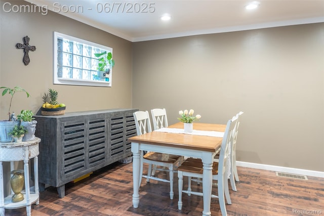 421 S Opdyke Rd, Auburn Hills, MI 48326 - dining room with wood finished floors, recessed lighting, and baseboards