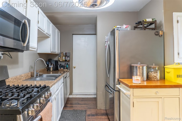 421 S Opdyke Rd, Auburn Hills, MI 48326 - kitchen with stainless steel appliances, dark wood-style flooring, a sink, and wood counters