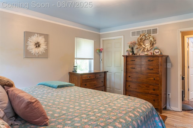 421 S Opdyke Rd, Auburn Hills, MI 48326 - bedroom with light wood finished floors