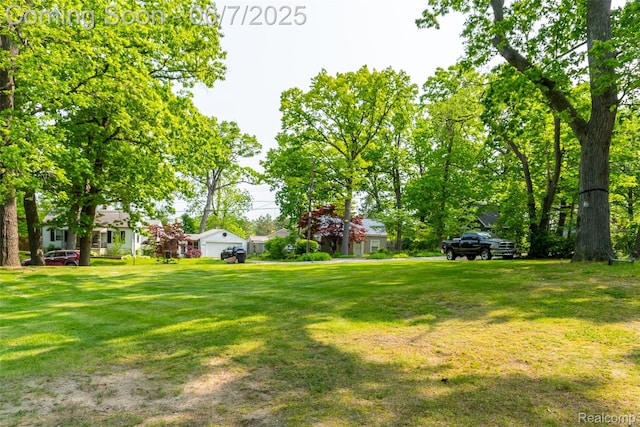 421 S Opdyke Rd, Auburn Hills, MI 48326 - view of grassy yard