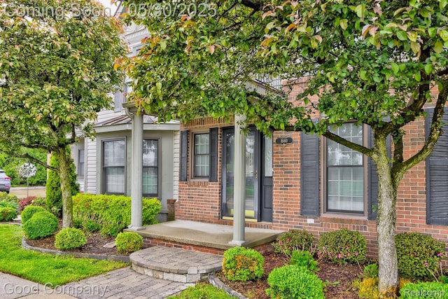 1660 Normandy Rd, Clawson, MI 48017 - view of exterior entry with brick siding