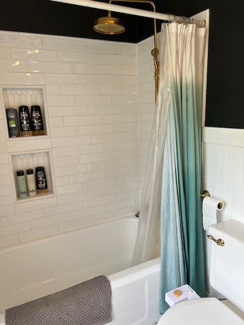 808 Princeton Ave, Ann Arbor, MI 48103 - full bath featuring toilet, shower / tub combo with curtain, and wainscoting