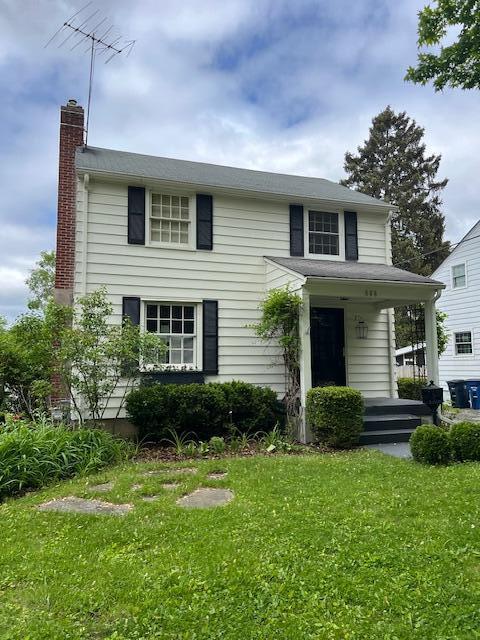 808 Princeton Ave, Ann Arbor, MI 48103 - view of front of home with a chimney and a front lawn