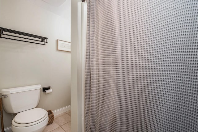 808 Princeton Ave, Ann Arbor, MI 48103 - bathroom featuring toilet, tile patterned floors, baseboards, and curtained shower