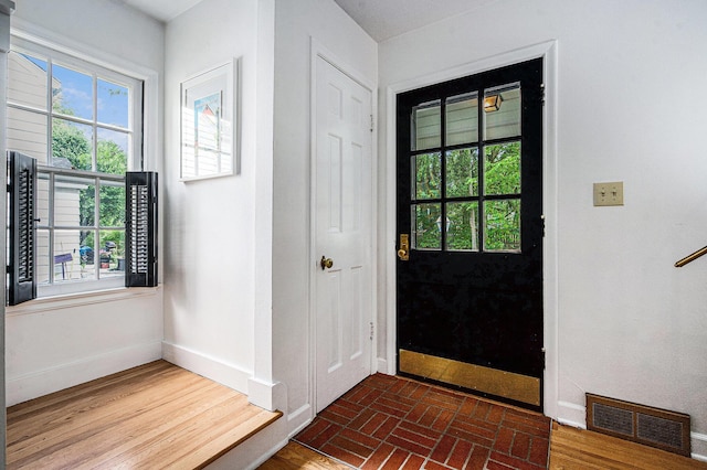 808 Princeton Ave, Ann Arbor, MI 48103 - entryway featuring baseboards