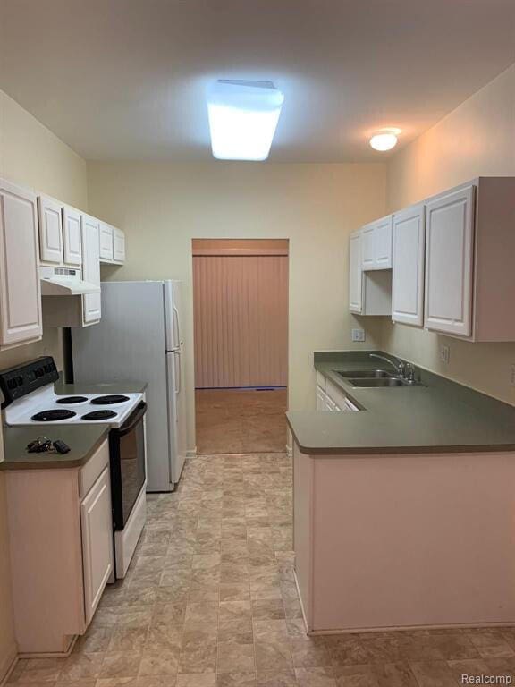 1240 University Dr Unit 2, Pontiac, MI 48342 - kitchen featuring electric range oven, dark countertops, a sink, ventilation hood, and a peninsula