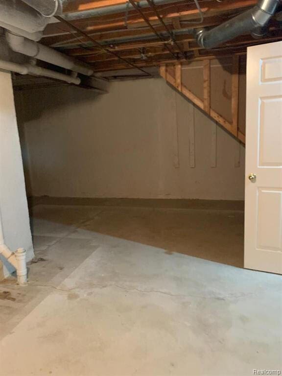 1240 University Dr Unit 2, Pontiac, MI 48342 - unfinished basement with baseboards