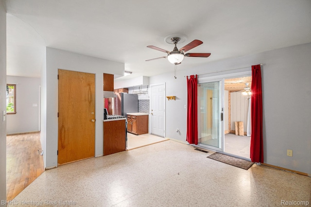 3226 Glasgow Dr, Lansing, MI 48911 - unfurnished living room with ceiling fan and baseboards