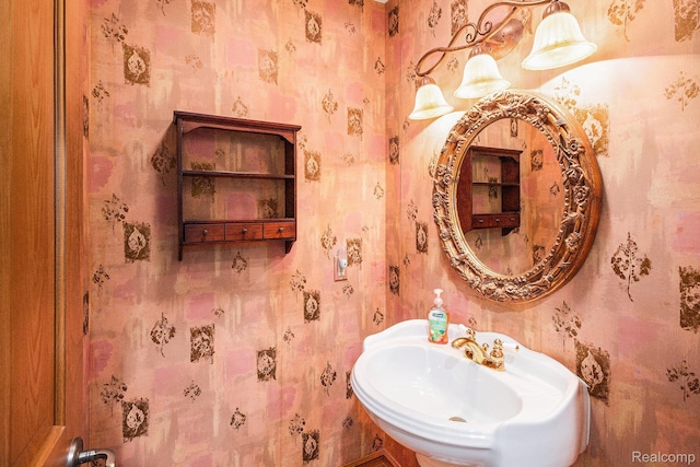 9095 S Saginaw Rd Unit 10, Grand Blanc, MI 48439 - bathroom featuring a sink and wallpapered walls