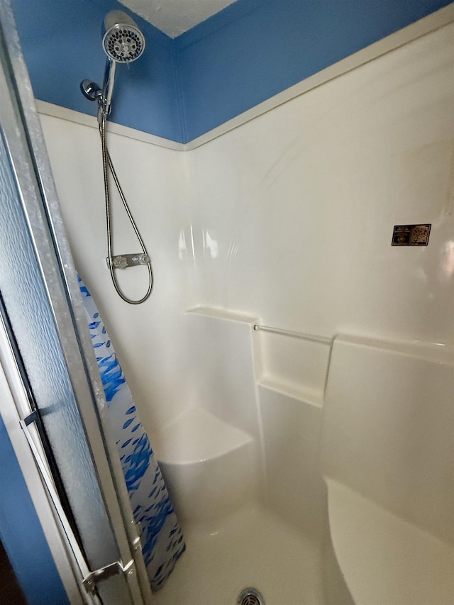 59 Clydesdale Dr, Mount Morris, MI 48458 - bathroom featuring a shower with curtain