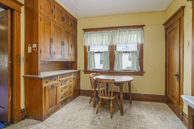 393 Merrill Ave, Muskegon, MI 49441 - dining space with baseboards