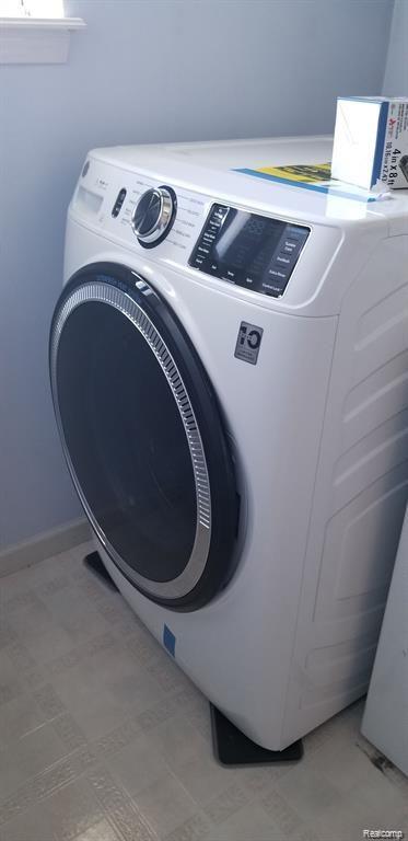 5400 Bright Creek Ct, Flint, MI 48532 - washroom with washer / clothes dryer and light flooring