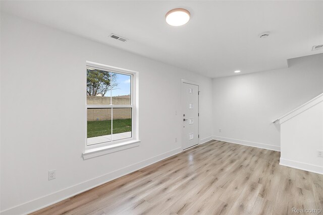 2817 Summers Pl, Troy, MI 48084 - entryway featuring light wood-type flooring, baseboards, and recessed lighting