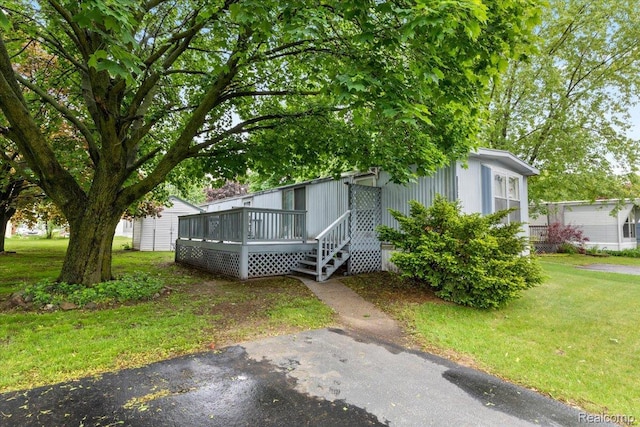 3723 Pinoak St, Clarkston, MI 48348 - view of front of house featuring a front lawn and a deck