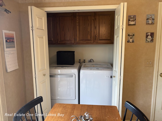 2203 Bullock Rd, Lapeer, MI 48446 - laundry area featuring washing machine and clothes dryer and cabinet space