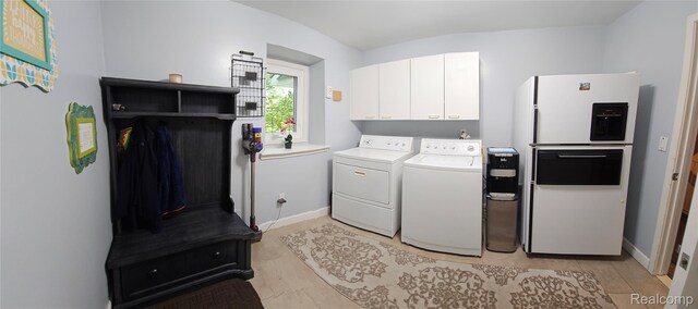 5084 Champlain Cir W, Bloomfield, MI 48323 - washroom featuring washing machine and clothes dryer, cabinet space, and baseboards
