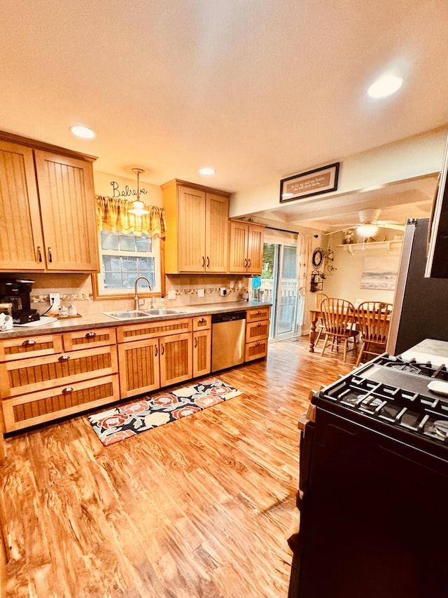 4239 Glen Hollow Dr, Hudsonville, MI 49426 - kitchen featuring stainless steel appliances, a sink, light wood finished floors, plenty of natural light, and recessed lighting