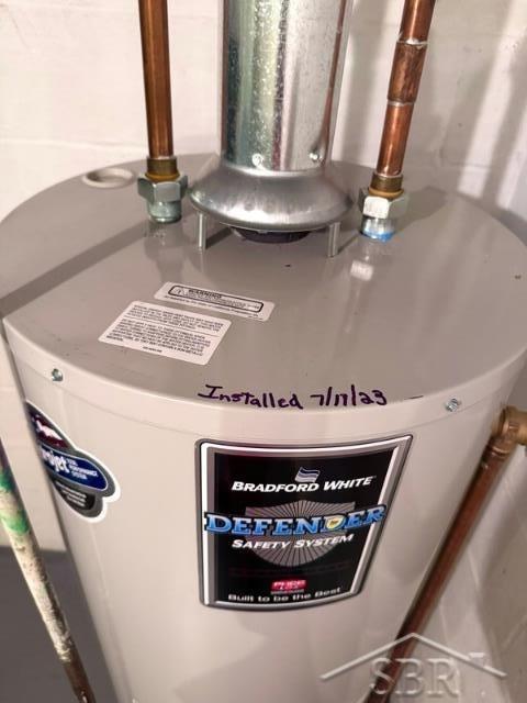 7200 Danny Dr, Saginaw, MI 48609 - detailed view of electric water heater