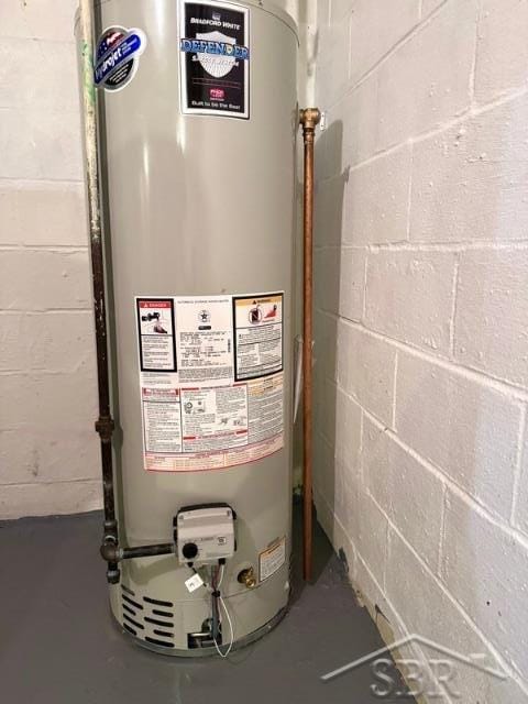 7200 Danny Dr, Saginaw, MI 48609 - utility room with water heater