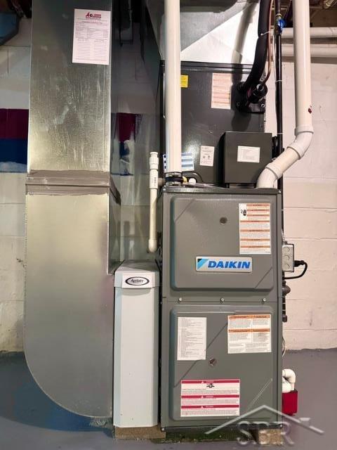 7200 Danny Dr, Saginaw, MI 48609 - utility room featuring heating unit