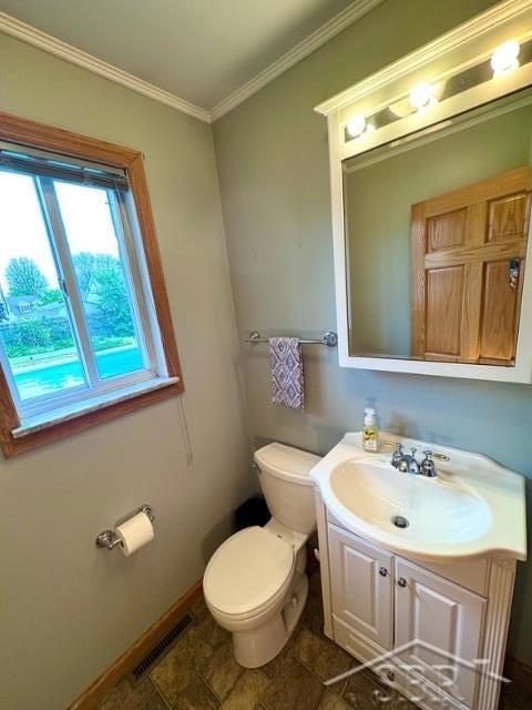 7200 Danny Dr, Saginaw, MI 48609 - bathroom featuring toilet, vanity, crown molding, and baseboards