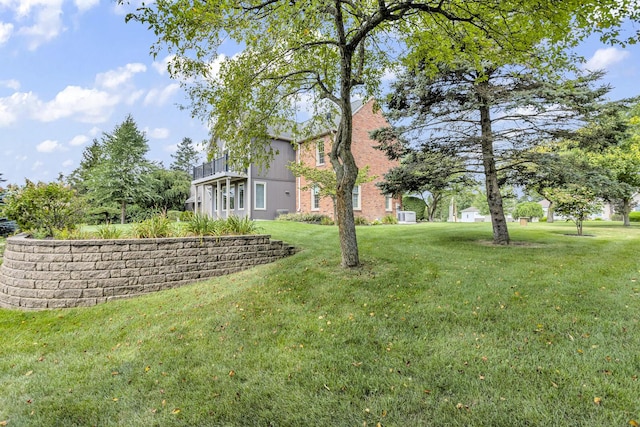 1780 Williamsburg Dr, Adrian, MI 49221 - view of grassy yard featuring a balcony