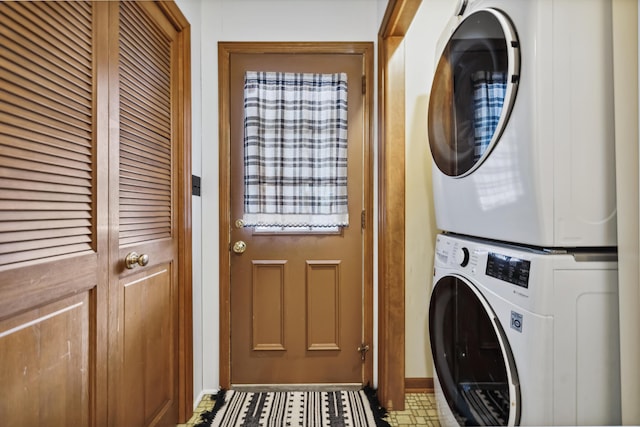 4396 Laurel Dr, Saint Joseph, MI 49085 - laundry area featuring stacked washing machine and dryer and baseboards