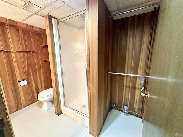 5211 S Gatesboro Dr, Saginaw, MI 48603 - full bath featuring a shower stall, toilet, wooden walls, and a drop ceiling