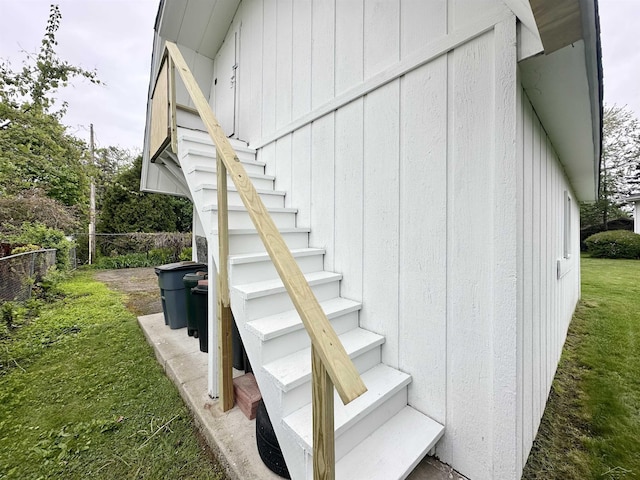 5211 S Gatesboro Dr, Saginaw, MI 48603 - view of staircase